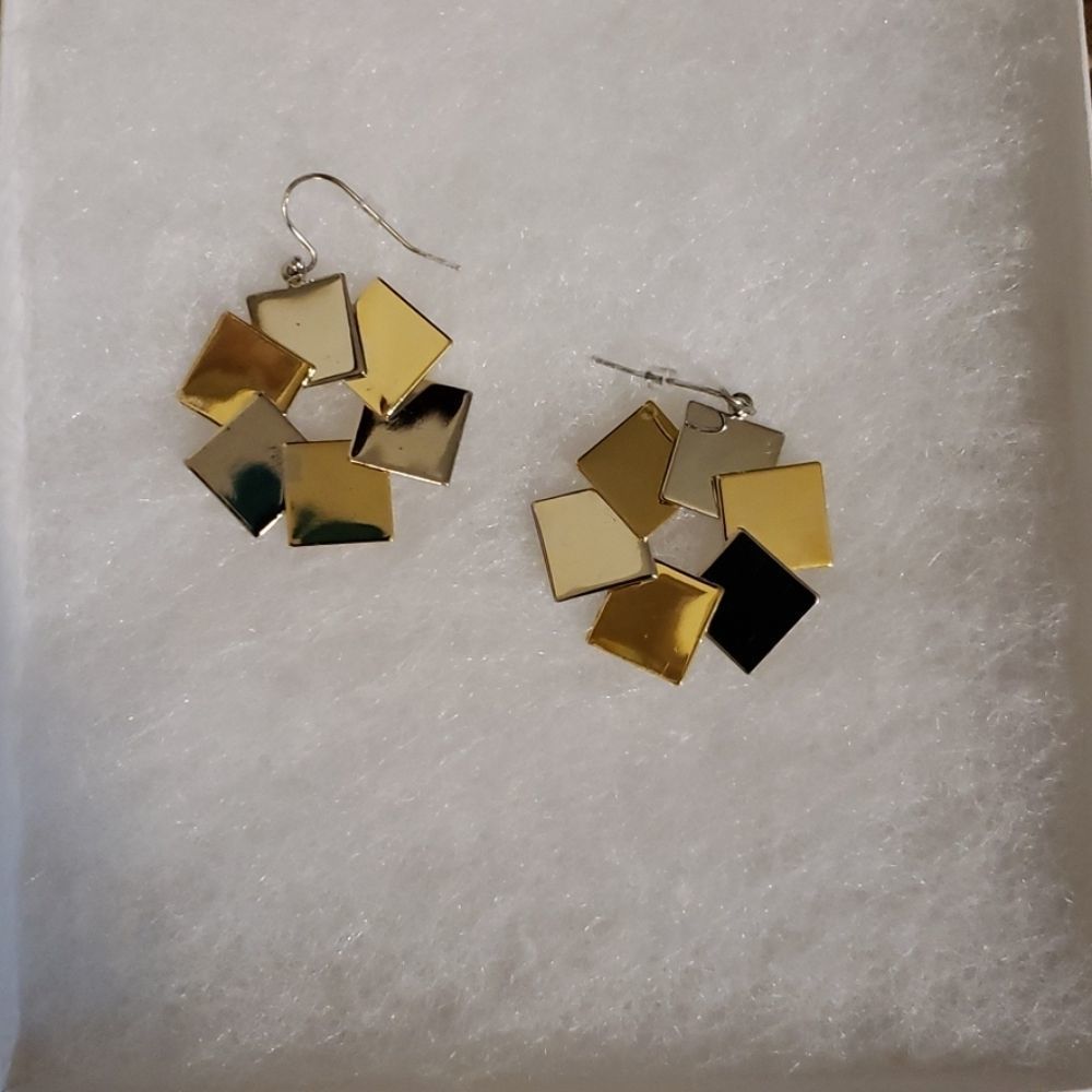 Pinwheel Two-Tone Geometric Pierced Earrings NWB